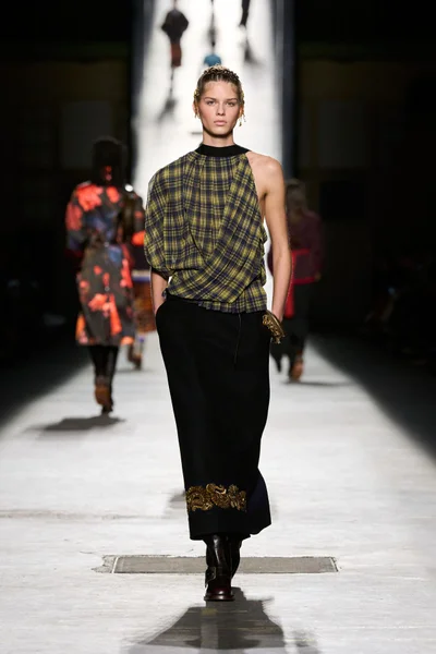 Look 48